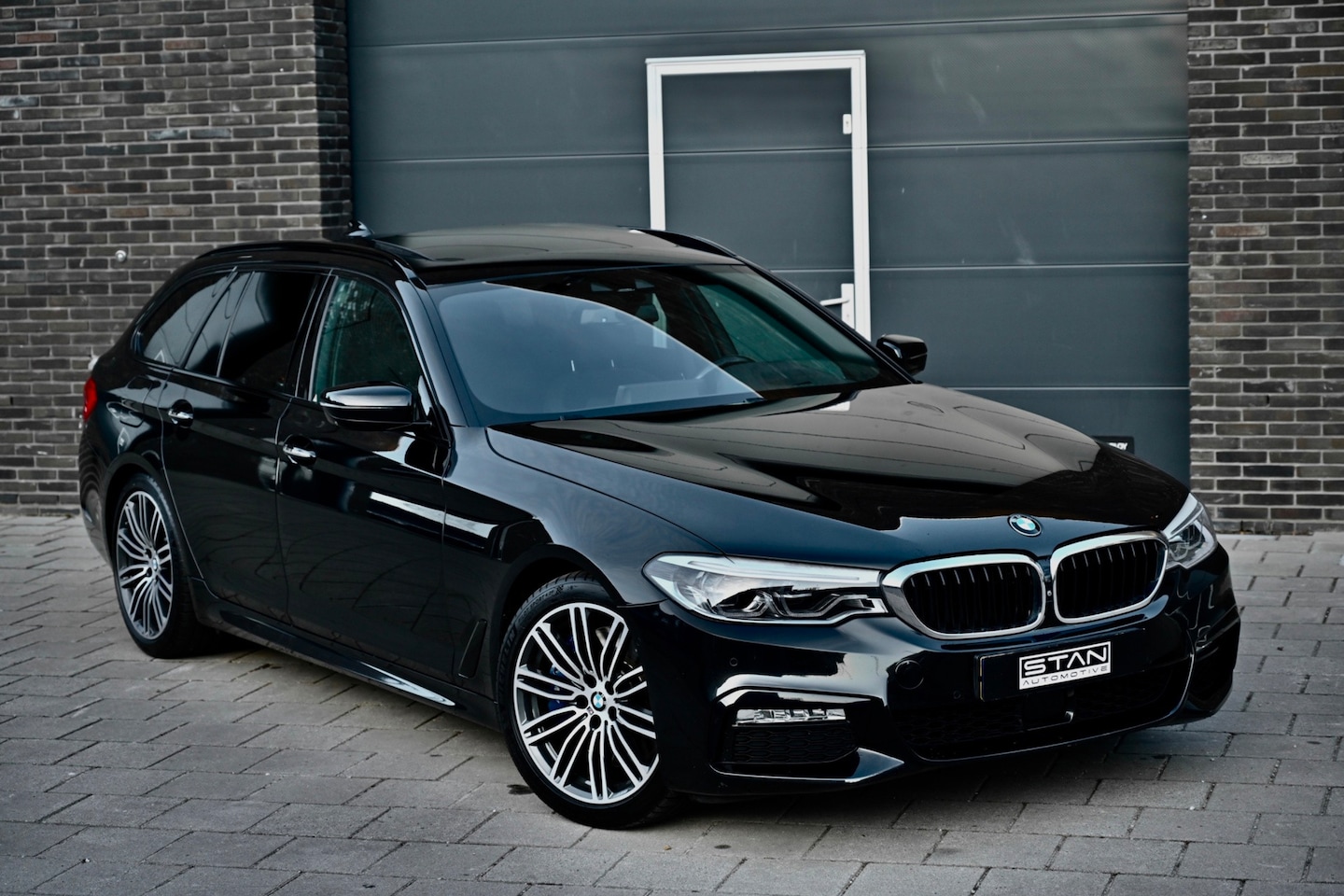 BMW 5-serie Touring - 540i xDrive High Executive 540I XDRIVE HIGH EXECUTIVE, M-PAKKET | ACC, PANO, SOFTCLOSE, 360 VIEW - AutoWereld.nl