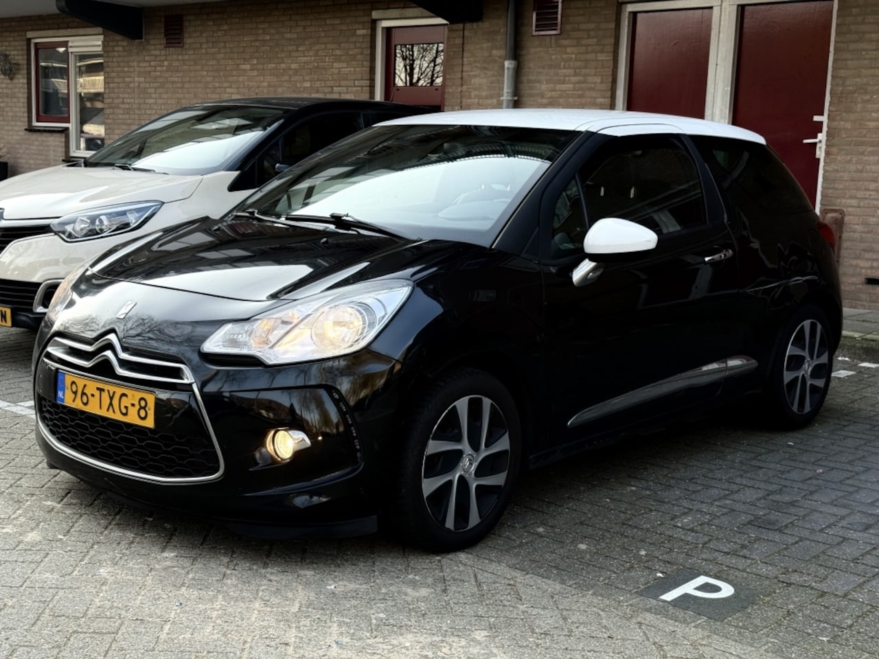 Citroën DS3 - 1.6 e-HDi 92PK GPS Navi Clima ECC PDC - AutoWereld.nl