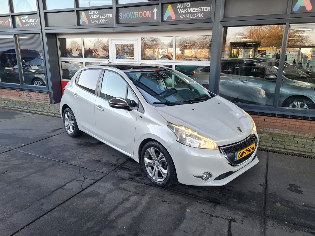 Peugeot 208 - 1.2 PureTech 82PK 5D Style Pack Plus All-in prijs + 6 mnd garantie. - AutoWereld.nl