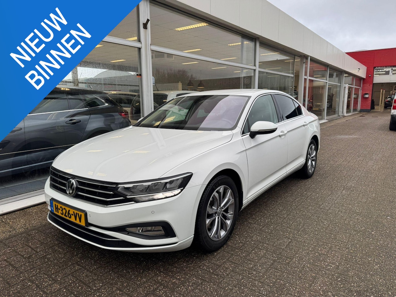 Volkswagen Passat - 1.5 TSI Comfort Business | 1e eigenaar | Automaat | Airco | Elektrische ramen | Navigatie - AutoWereld.nl