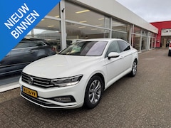 Volkswagen Passat - 1.5 TSI Comfort Business | 1e eigenaar | Automaat | Airco | Elektrische ramen | Navigatie