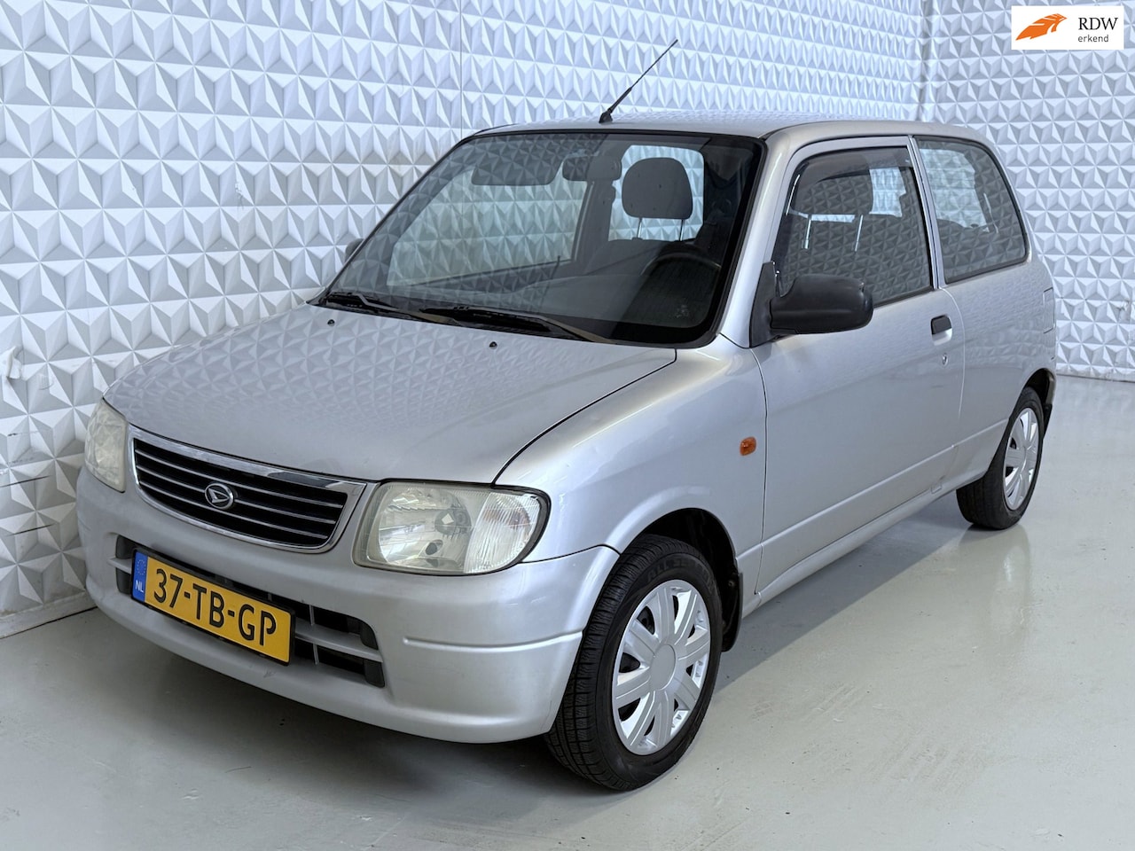 Daihatsu Cuore - 1.0-12V DVVT STi AUTOMAAT / 110.000km (2001) - AutoWereld.nl