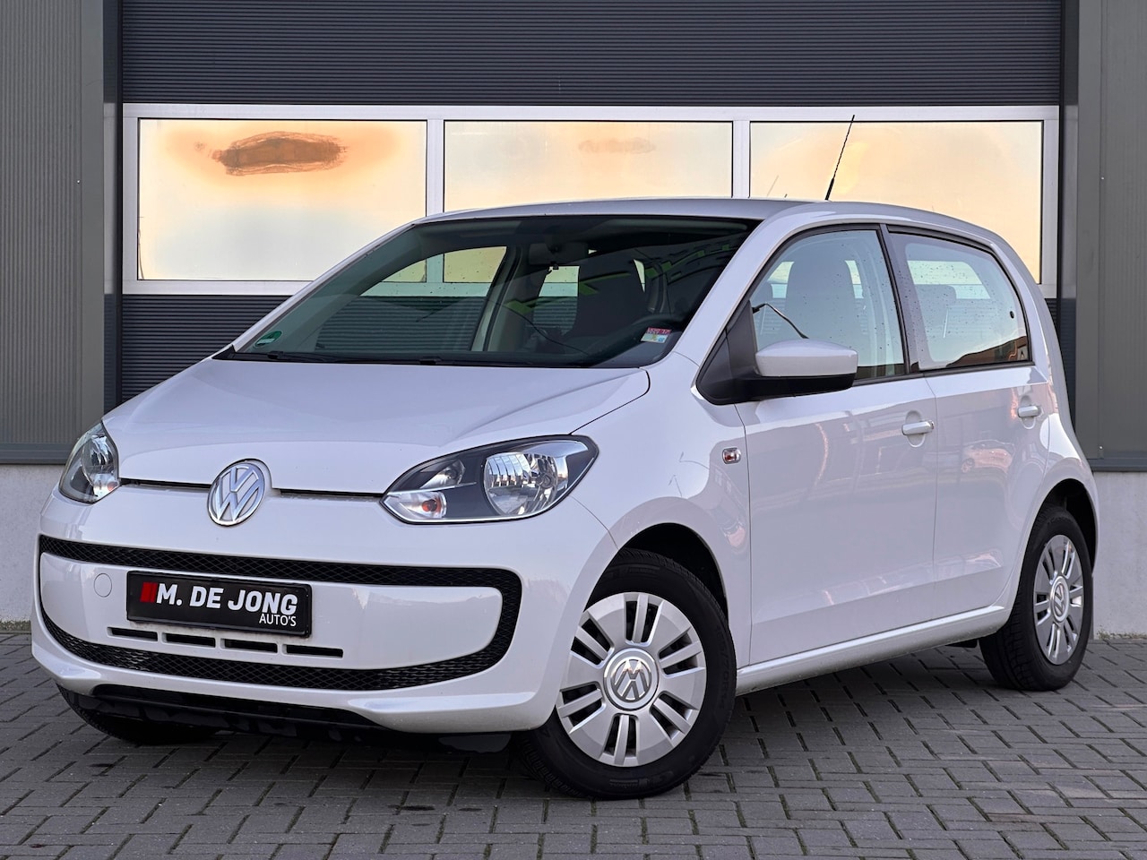Volkswagen Up! - 1.0 75PK 5-Deurs Airco Navi Bluetooth - AutoWereld.nl