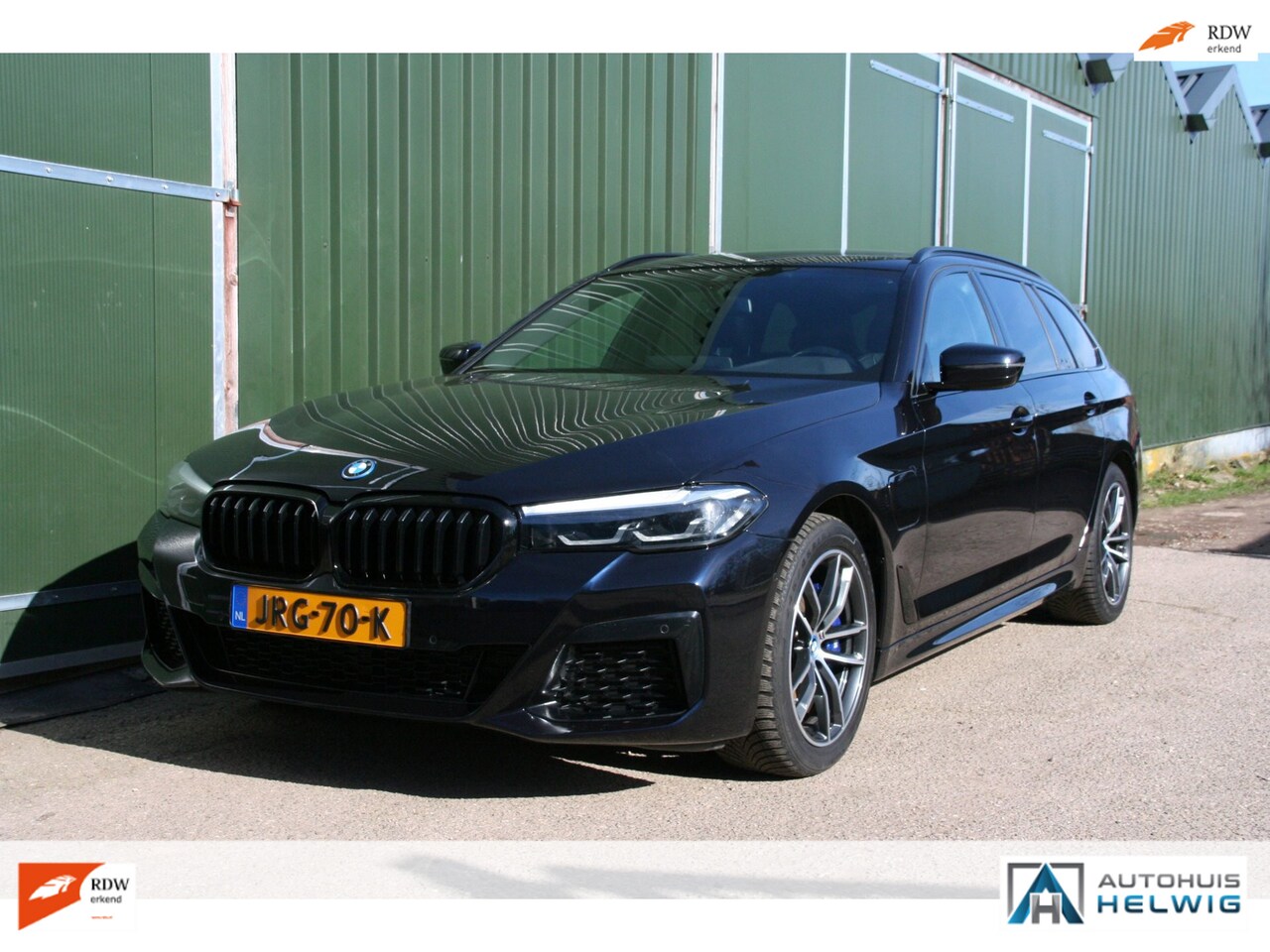 BMW 5-serie Touring - 530e xDrive M-SPORT, ZWART LEER, PANORAMADAK, NAVIGATIE, CAMERA - AutoWereld.nl