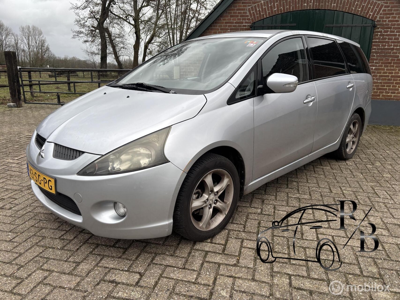 Mitsubishi Grandis - 2.4-16V Intense AUTOMAAT 7-PERS EXPORTKOOPJE - AutoWereld.nl