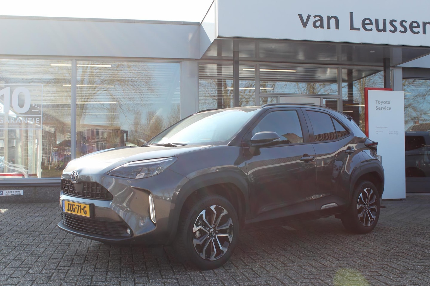 Toyota Yaris Cross - 1.5 HYBRID 115 FIRST EDITION STUUR/STOEL&WISSERVERW. PARK.SENSOREN V+A APPLE/ANDROID CLIMA - AutoWereld.nl