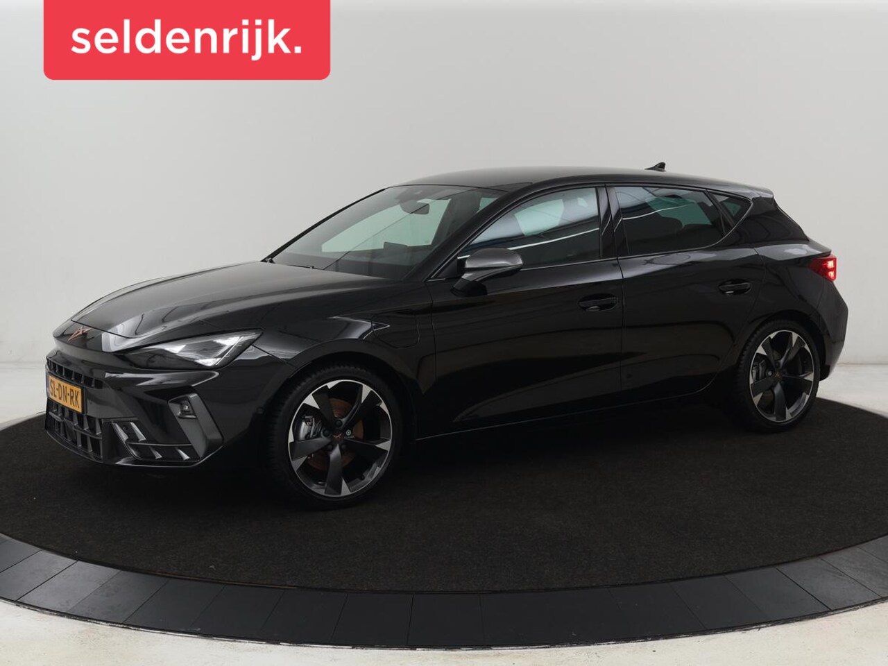 CUPRA Leon - 1.5 eHybrid Business | Stoelverwarming | Adaptive cruise | Camera | Carplay | Sportstoelen - AutoWereld.nl