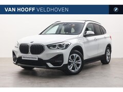 BMW X1 - xDrive25e Automaat / Panoramadak / Trekhaak / Achteruitrijcamera / LED / Airconditioning /
