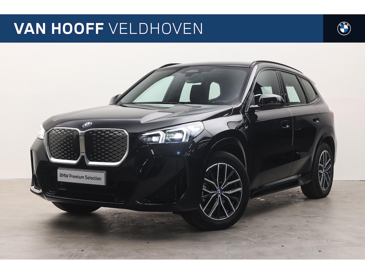 BMW iX1 - eDrive20 M Sport / Trekhaak / M Adaptief onderstel / Sportstoelen / Comfort Access / Achte - AutoWereld.nl