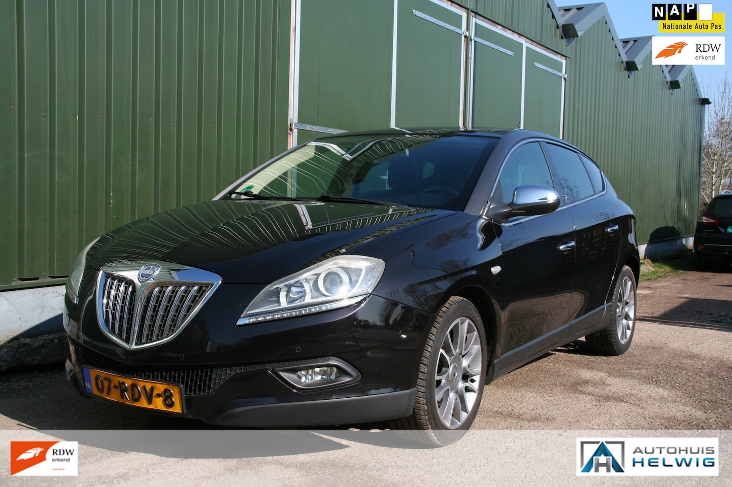 Lancia Delta - 1.4 M.air Platino 1.4 M.air Platino, LEER, AIRCO, NAVIGATIE, PANORAMADAK - AutoWereld.nl