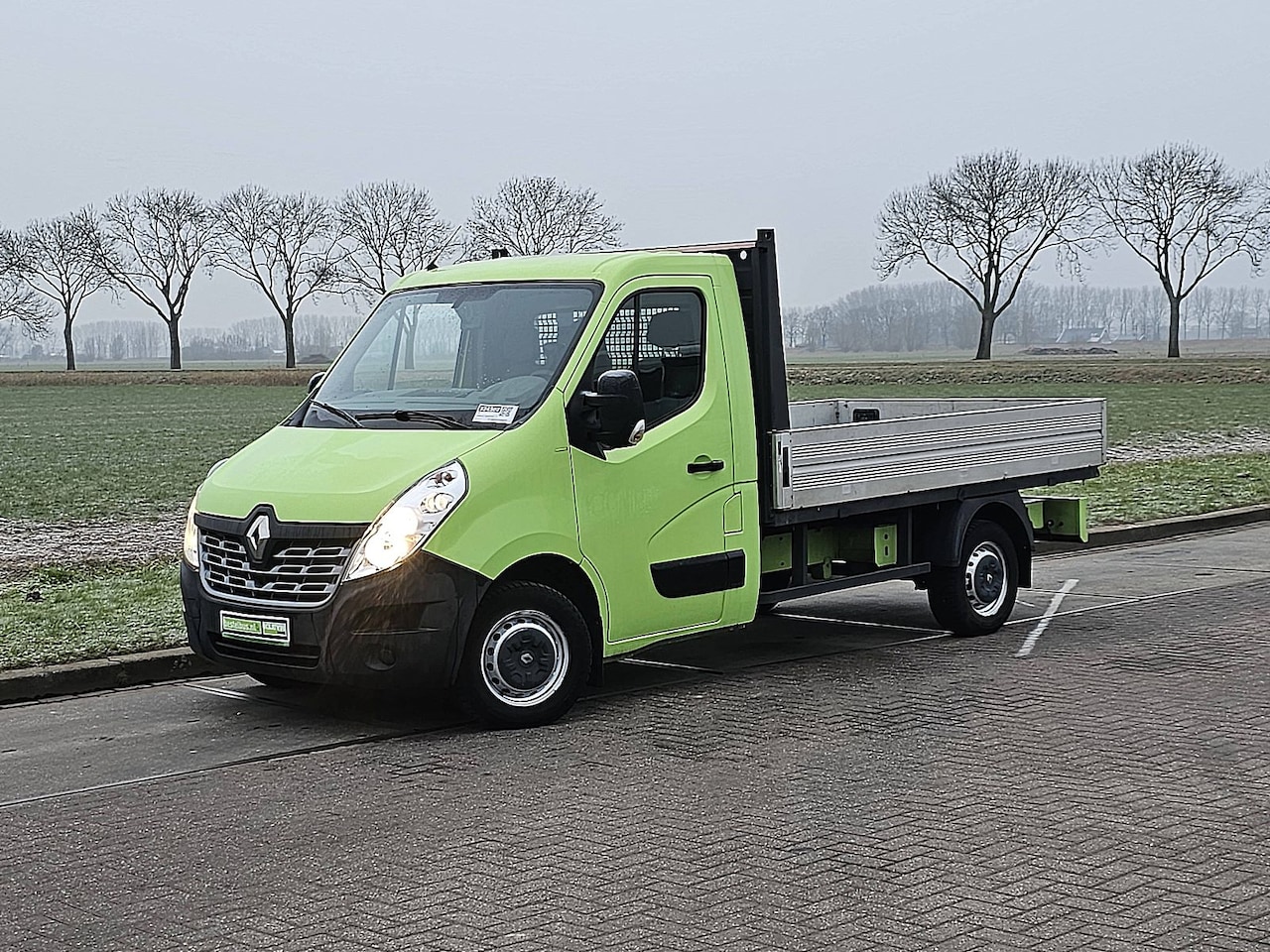 Renault Master - T35 2.3 dCi L2 open laadbak, airco, navi, 123 dkm. - AutoWereld.nl