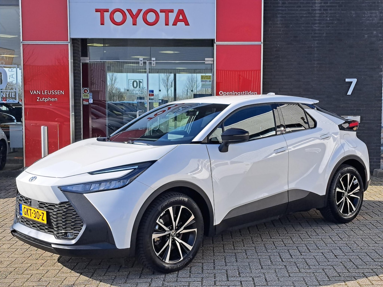 Toyota C-HR - 2.0 Plug-in Hybrid 220 Dynamic NL-AUTO 4-SEIZOENSBANDEN TREKHAAK PDC V+A STOEL- EN STUURVE - AutoWereld.nl