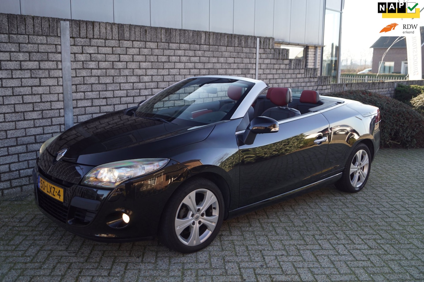 Renault Mégane coupé cabriolet - 2.0 Dynamique Autom Leder Stoelverw Sportst Navi Clima Xenon Panodak Cruise 2x PDC LMV ENZ - AutoWereld.nl