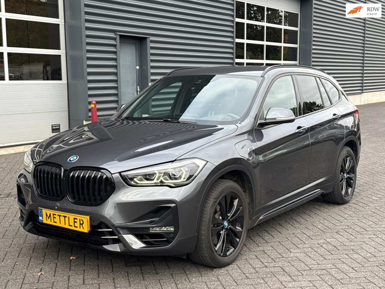 BMW X1 - xDrive25e eDrive Edition XDrive25e eDrive Edition, M-Sport, navigatie, trekhaak, head up display - AutoWereld.nl