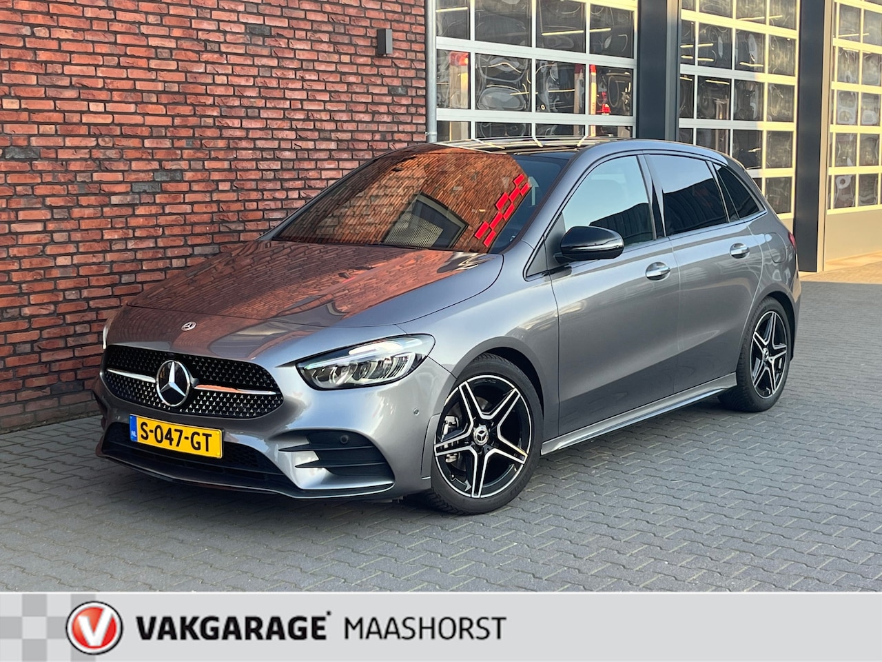 Mercedes-Benz B-klasse - 180 AMG Line VirtualCockpit/AchteruitrijCam./ParkAssist/Pano/Clima/Cruise/StoelVerw./Bluet - AutoWereld.nl