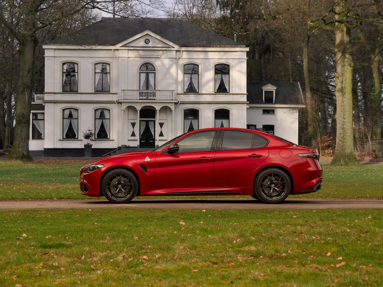 Alfa Romeo Giulia - 2.9 V6 Quadrifoglio MY26 | Facelift | Carbon stoelen | Akrapovic | Harman/Kardon - AutoWereld.nl