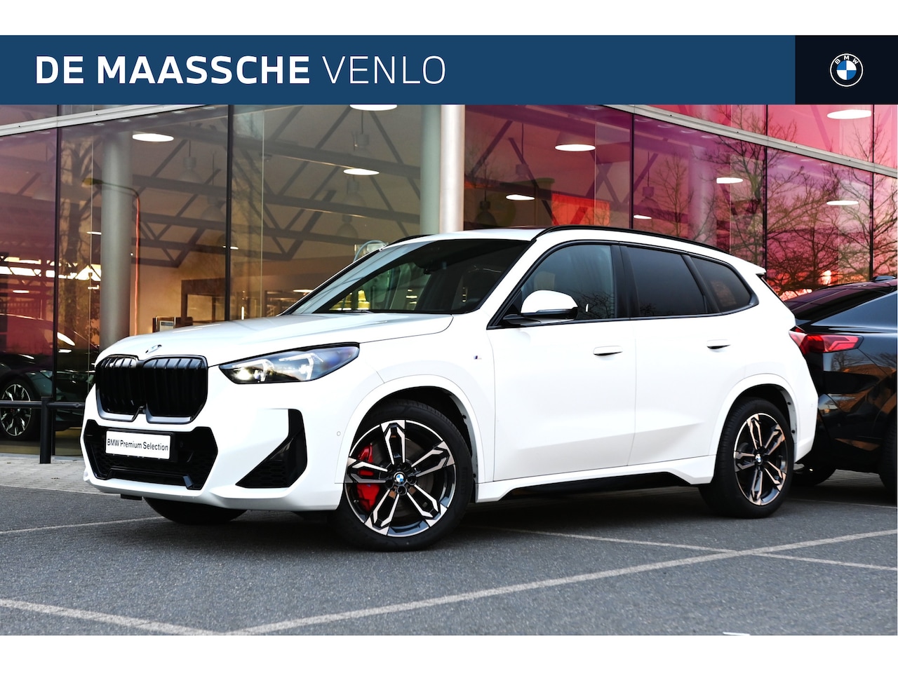 BMW X1 - xDrive23i High Executive M Sport Automaat / Trekhaak / Panoramadak / Sportstoelen / Comfor - AutoWereld.nl