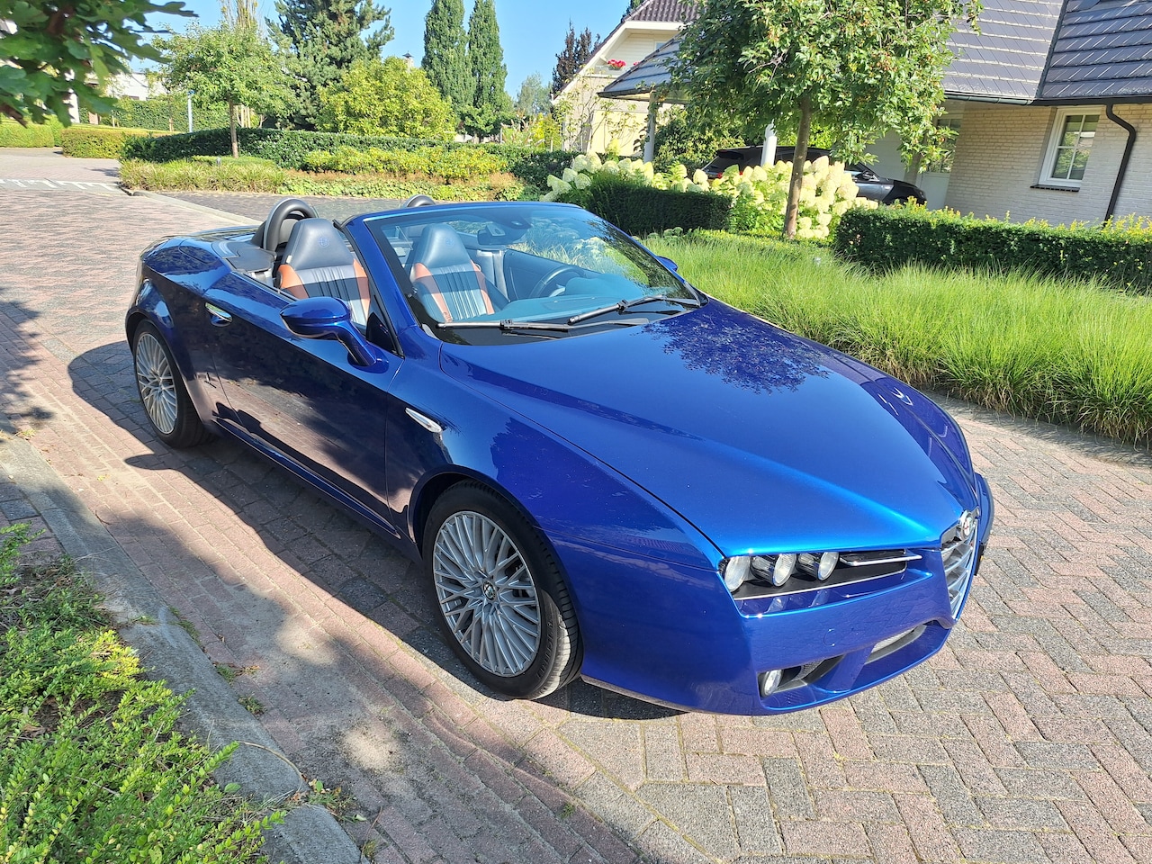Alfa Romeo Spider - 2.2 JTS Selespeed Exclusive Topstaat, origineel Nederlandse auto, unieke kleurcombinatie en echte eyecatcher! - AutoWereld.nl
