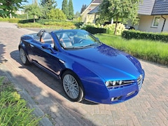 Alfa Romeo Spider - 2.2 JTS Selespeed Exclusive Topstaat, origineel Nederlandse auto, unieke kleurcombinatie en echte eyecatcher!