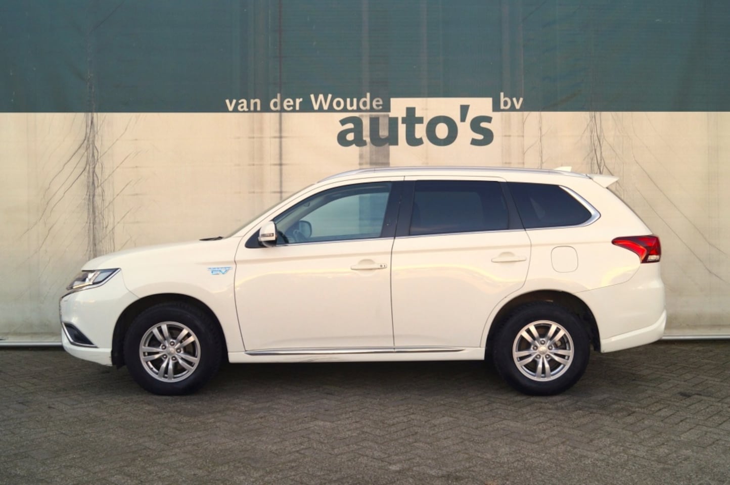 Mitsubishi Outlander - 2.4 PHEV Automaat Pure -ECC-PDC-TREKHAAK- - AutoWereld.nl