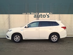 Mitsubishi Outlander - 2.4 PHEV Automaat Pure -ECC-PDC-TREKHAAK
