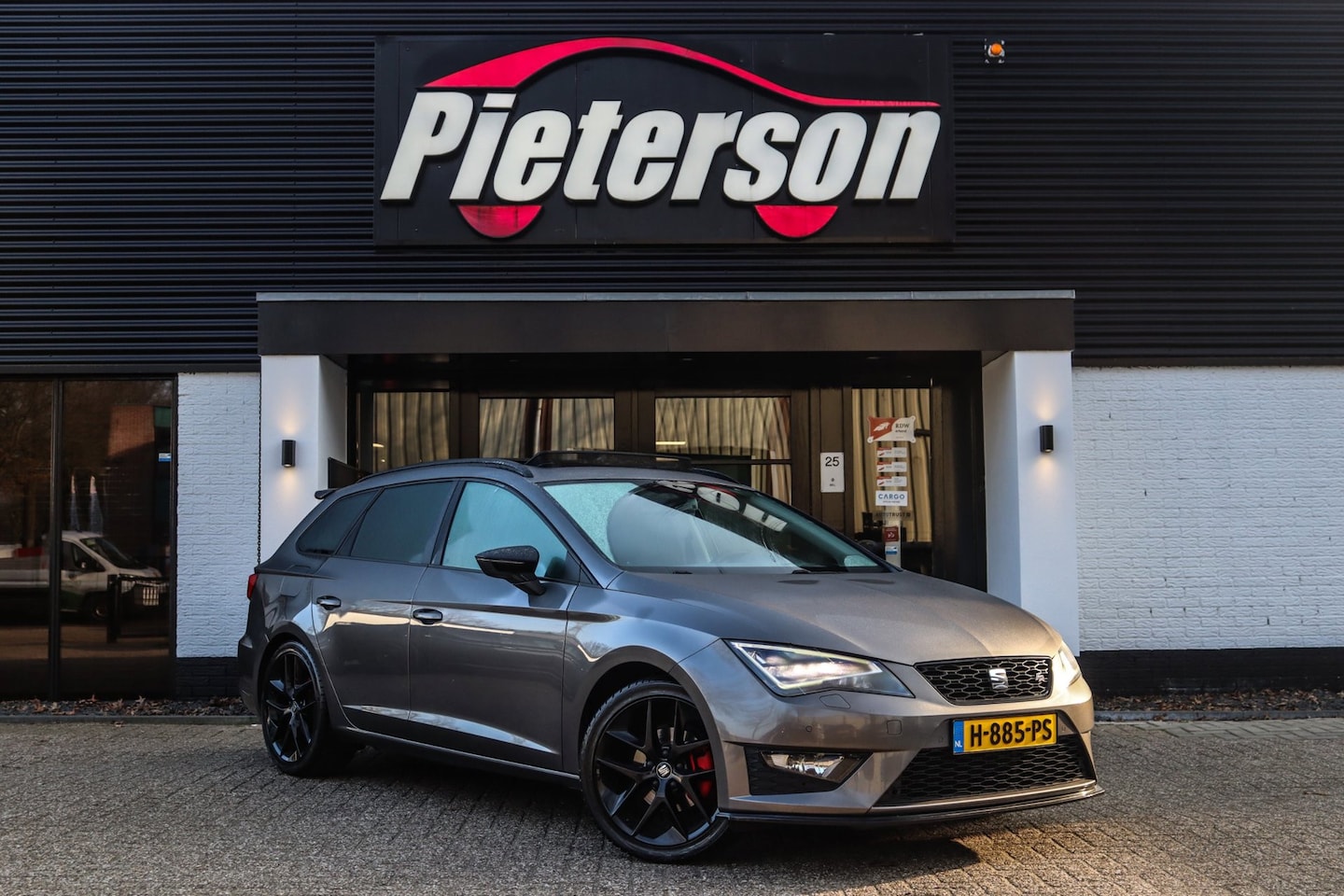 SEAT Leon ST - 1.4 EcoTSI FR PANO TREKHAAK LED CLIMA STOELVER - AutoWereld.nl
