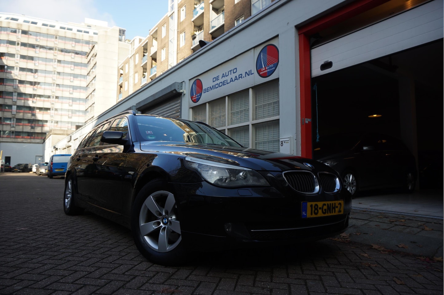 BMW 5-serie Touring - 523i Executive | Panoramadak | Leer | Maniakaal onderhouden | BTW | Youngtimer | - AutoWereld.nl