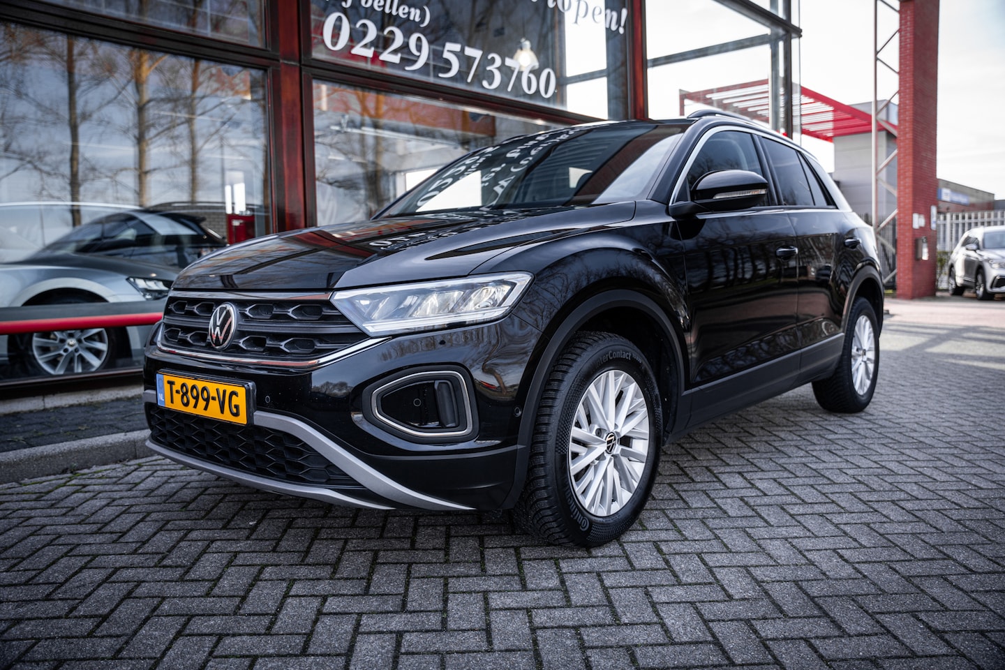 Volkswagen T-Roc - 1.5 TSI Business+ | LED | Navigatie |Stoel en stuurwielverwarming |Adaptieve cruise contro - AutoWereld.nl