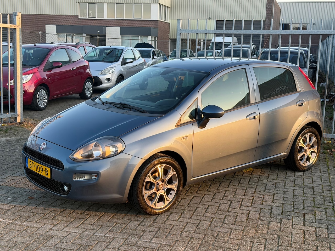 Fiat Punto Evo - 0.9 TwinAir Sempre TURBO 100PK 5 deurs! NL AUTO NAP! 1e EIGENAAR! AIRCO ECC l NAVI l PDC l - AutoWereld.nl
