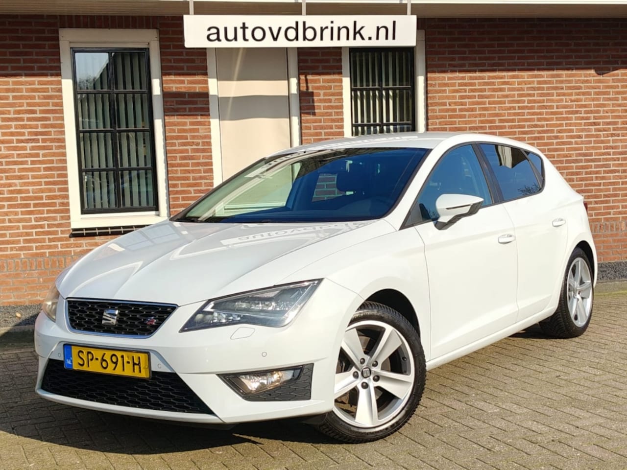 SEAT Leon - 1.8 TSI FR Bns. STOELVERWARMING / LED - AutoWereld.nl
