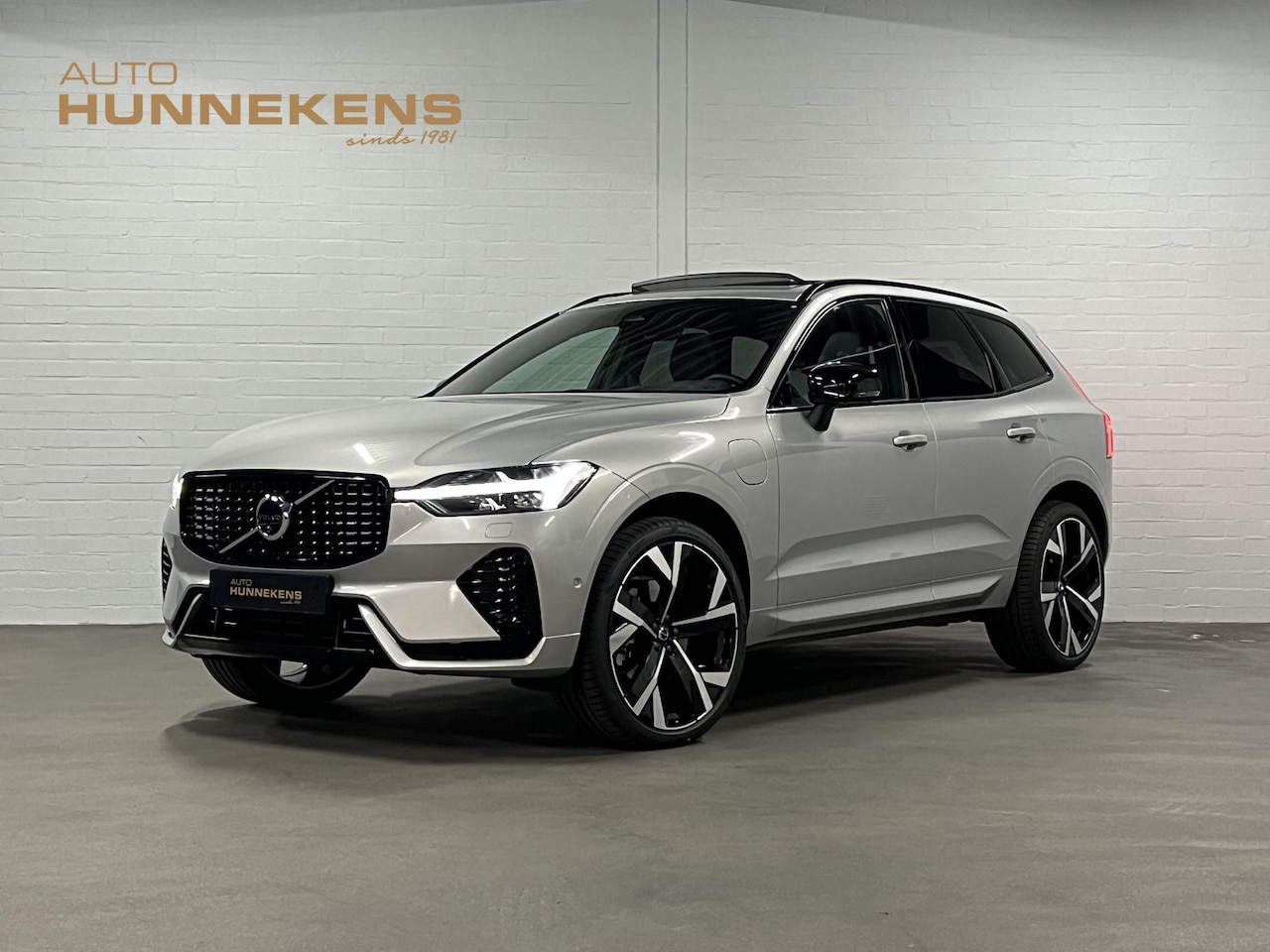 Volvo XC60 - 2.0 T6 Plug-in hybrid AWD Plus Dark Adapt. Cruise | Open dak | 360 camera | Harman Kardon - AutoWereld.nl