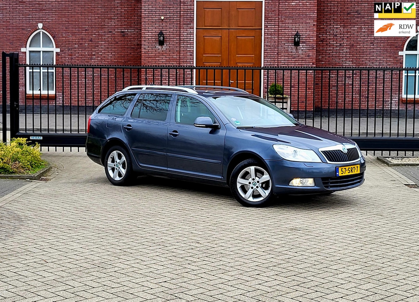 Skoda Octavia Combi - 1.4 TSI Greentech Elegance Business Line / 1e Eigenaar / Nieuwe Apk / Navi / Stoelverwarmi - AutoWereld.nl