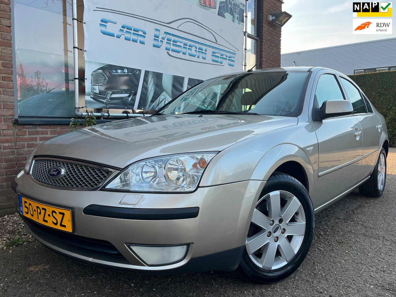 Ford Mondeo - 1.8-16V Futura|Trekhaak|Airco| - AutoWereld.nl