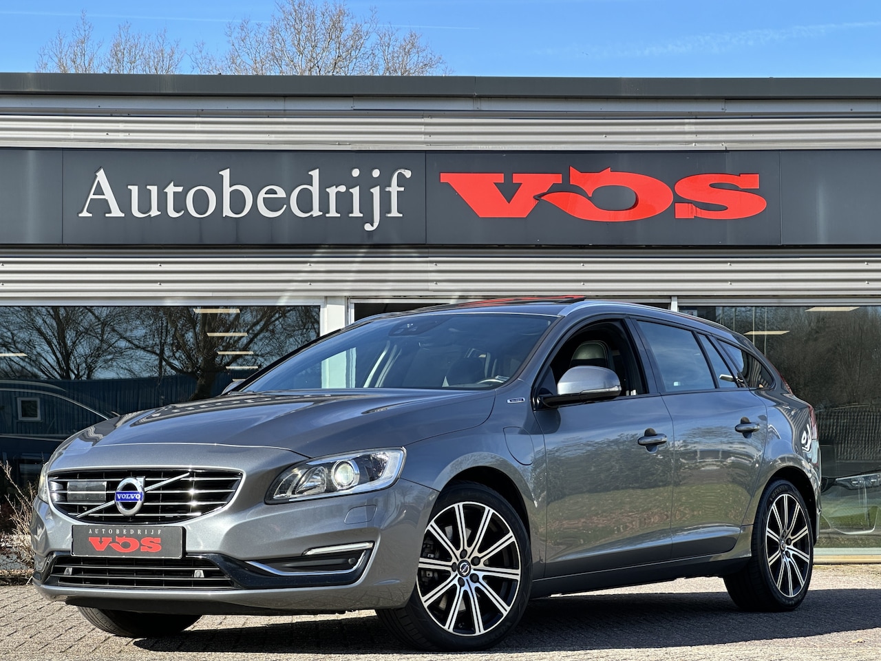 Volvo V60 - 2.4 D5 Twin Engine Summum 2.4 D5 Twin Engine Summum - AutoWereld.nl