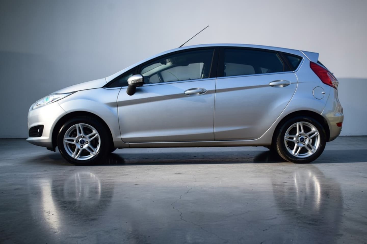 Ford Fiesta - 1.0 EcoBoost Titanium 1.0 EcoBoost Titanium, Parkeercamera, Trekhaak, 1e eigenaar, Extreem lage kmstand, NAP, Ai