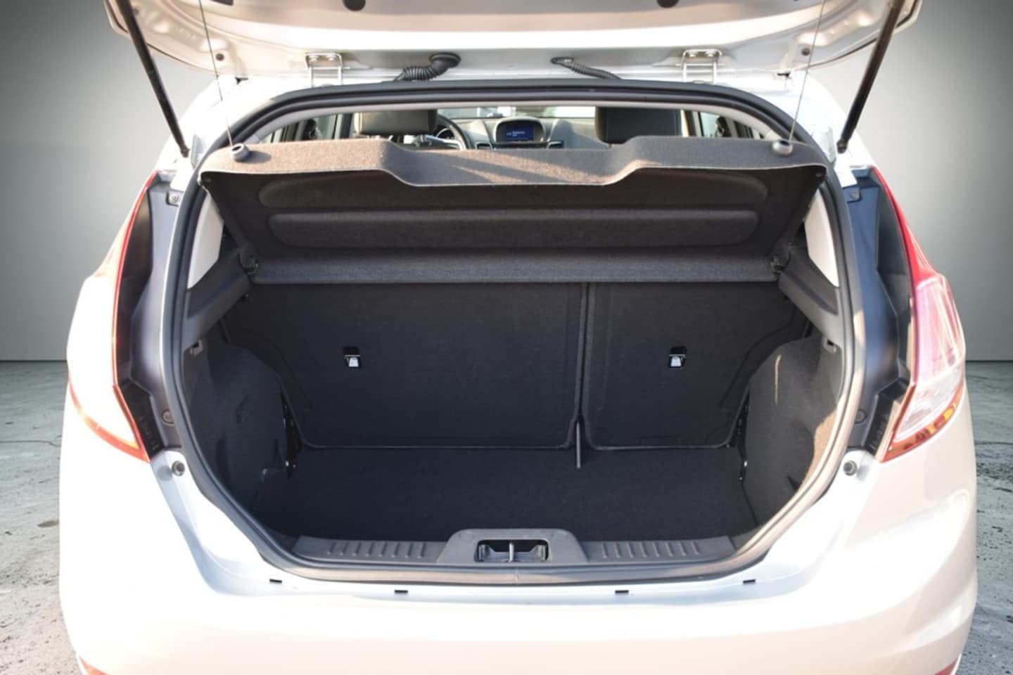 Ford Fiesta - 1.0 EcoBoost Titanium, Parkeercamera, Trekhaak, 1e eigenaar, Extreem lage kmstand, NAP, Ai