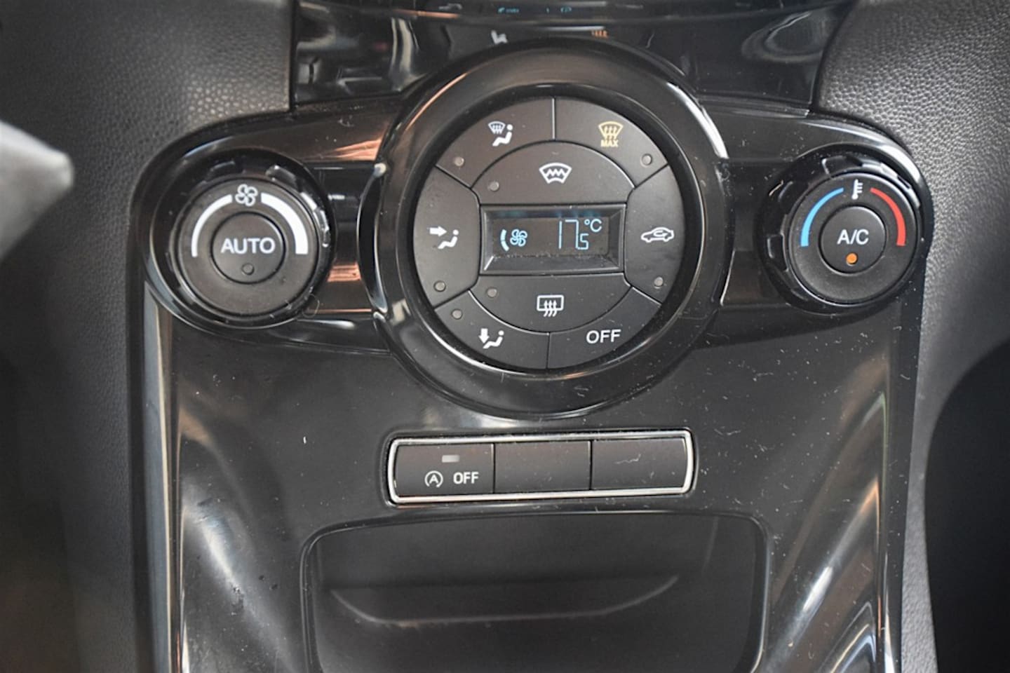 Ford Fiesta - 1.0 EcoBoost Titanium 1.0 EcoBoost Titanium, Parkeercamera, Trekhaak, 1e eigenaar, Extreem lage kmstand, NAP, Ai