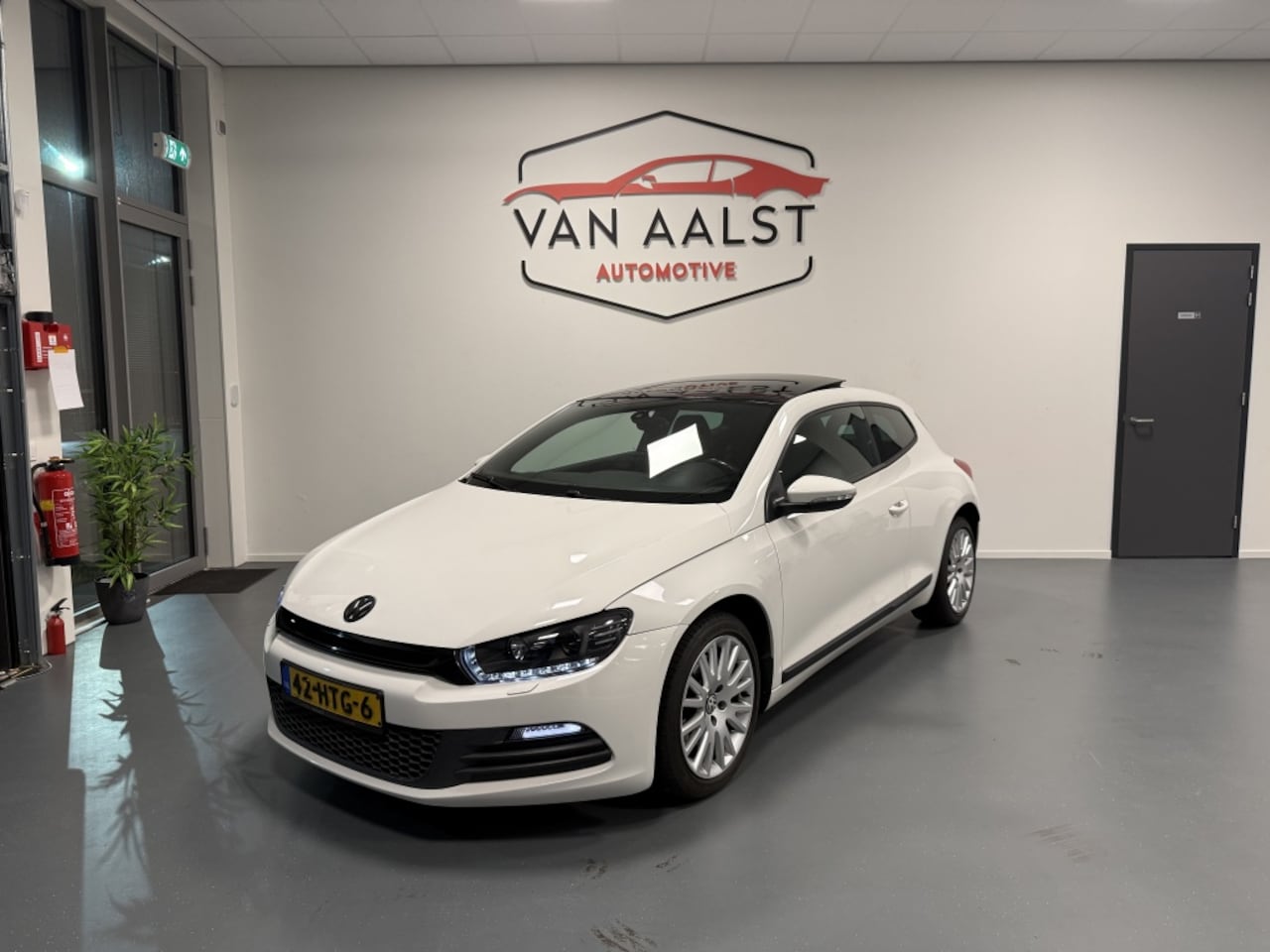 Volkswagen Scirocco - 2.0 TSI Highline Plus/ Automaat/ Leder/ Pano/ Carplay/ Led - AutoWereld.nl