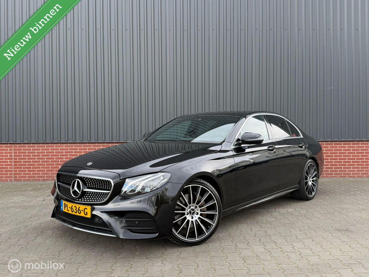 Mercedes-Benz E-klasse - E200 Sedan Amg Widescreen Led 20 Inch 2017 Dealer Onderhouden - AutoWereld.nl