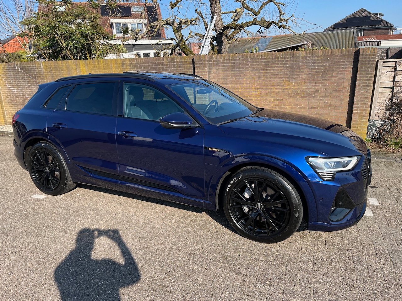 Audi e-tron - 55 quattro S edition Volle auto! in zeer mooi donkerblauw metallic - AutoWereld.nl