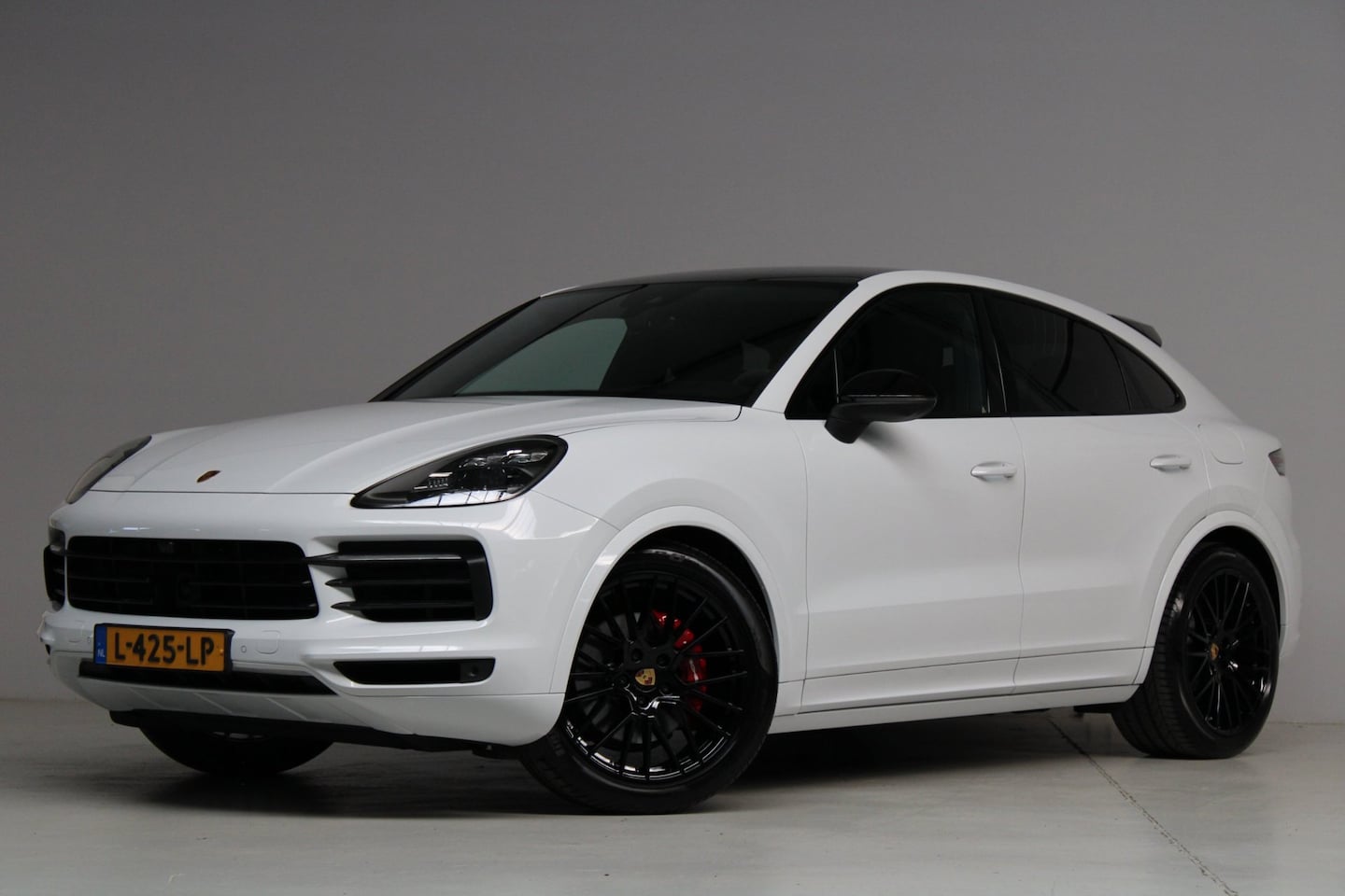 Porsche Cayenne Coupé - 3.0 E-Hybrid | panoramadak | head-up | 360 camera | elek. trekhaak | luchtvering | adap. c - AutoWereld.nl