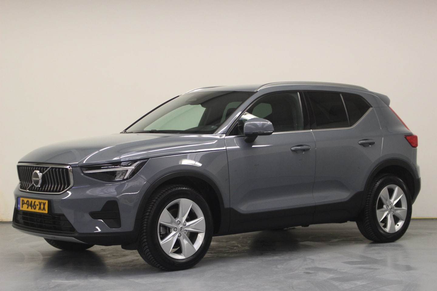 Volvo XC40 - 2.0 B3 Plus Bright | Rijklaarprijs | Trekhaak | All-Season banden | - AutoWereld.nl