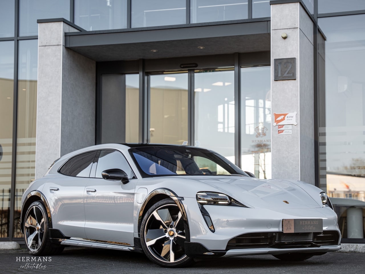 Porsche Taycan Cross Turismo - 4 93 kWh / 18-Way / BOSE / Pano / PTV Plus / PVTS Plus - AutoWereld.nl