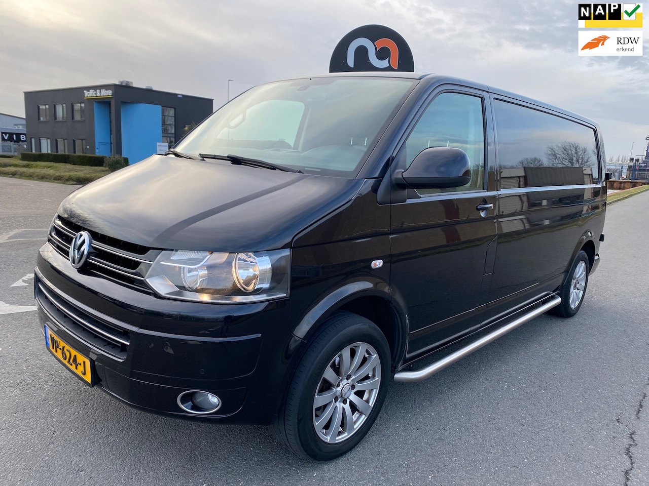 Volkswagen Transporter - 2015 * 2.0 TDI L2H2 Highline * AUTOMAAT* 140PK * SIDE BARS * NAVI * AIRCO * CRUISE CONTROL - AutoWereld.nl