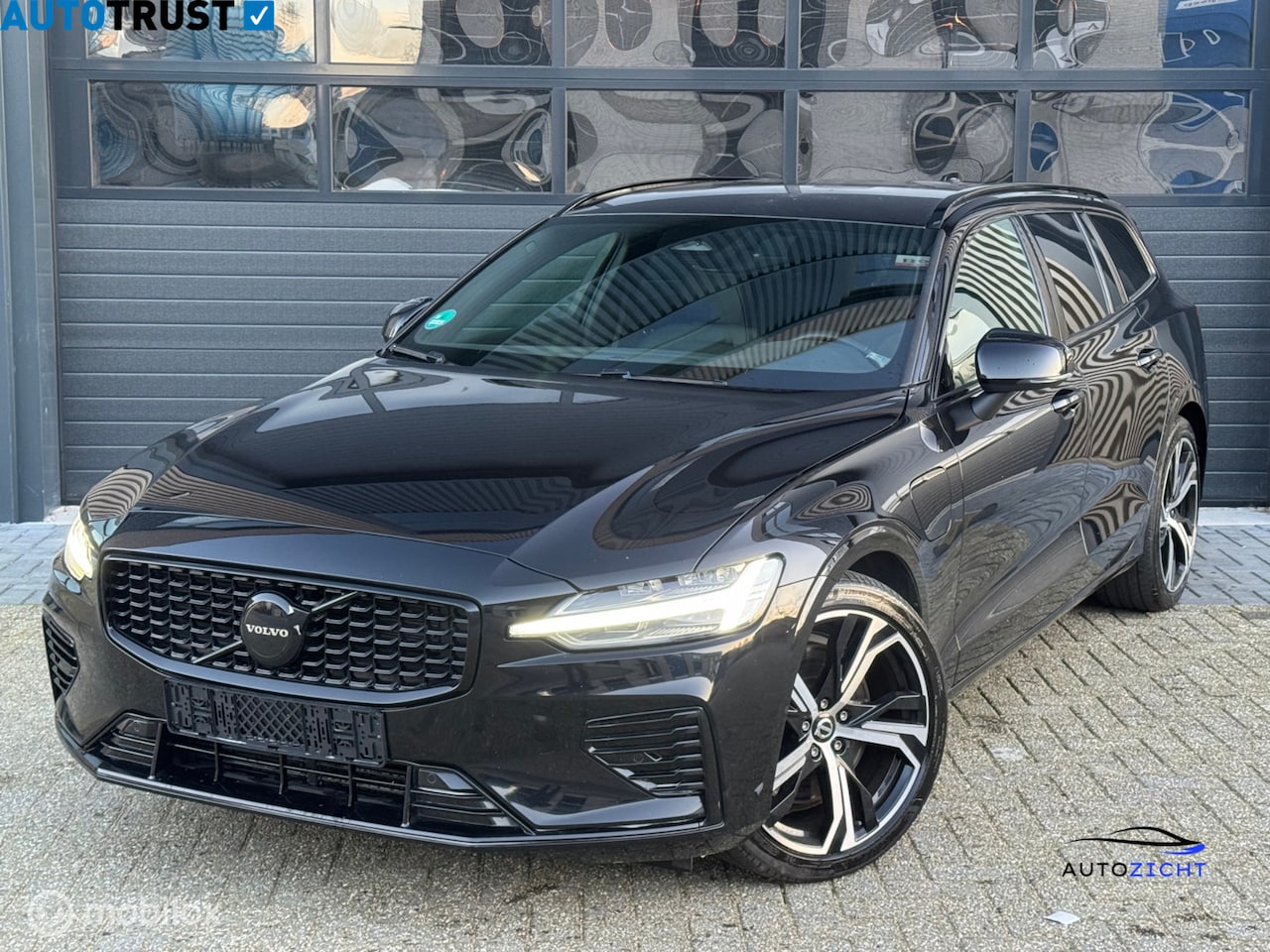 Volvo V60 - 2.0 T6 Plug-in hybrid AWD Plus Dark | Stoel stuurv - AutoWereld.nl