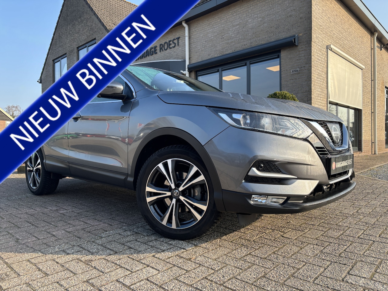 Nissan Qashqai - 1.2 N-Connecta Automaat All-Seasons / Panoramadak / Camera - AutoWereld.nl