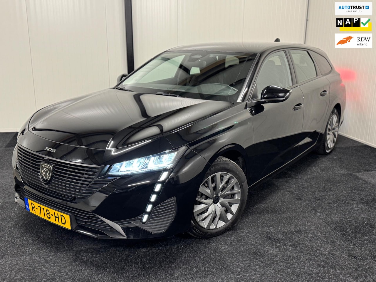 Peugeot 308 SW - 1.2 PureTech 2022 CARPLAY/LED/BTW/KEYLESS/PDC/NAVI/RIJKLAAR - AutoWereld.nl