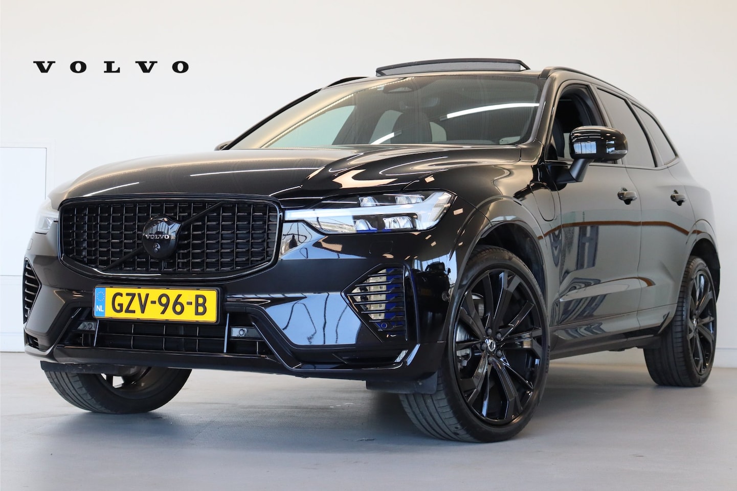 Volvo XC60 - T6 350PK Plus Black Edition | Trekhaak | 360 | Getint Glas | Adap Cruise | HK Audio. | Bli - AutoWereld.nl