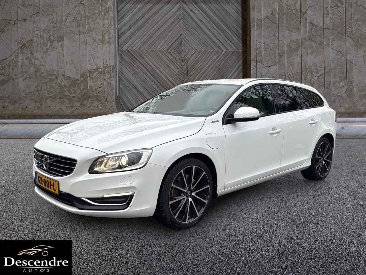 Volvo V60 - 2.4 D5 Twin Engine Special Edition 2.4 D5 Twin Engine Special Edition - AutoWereld.nl