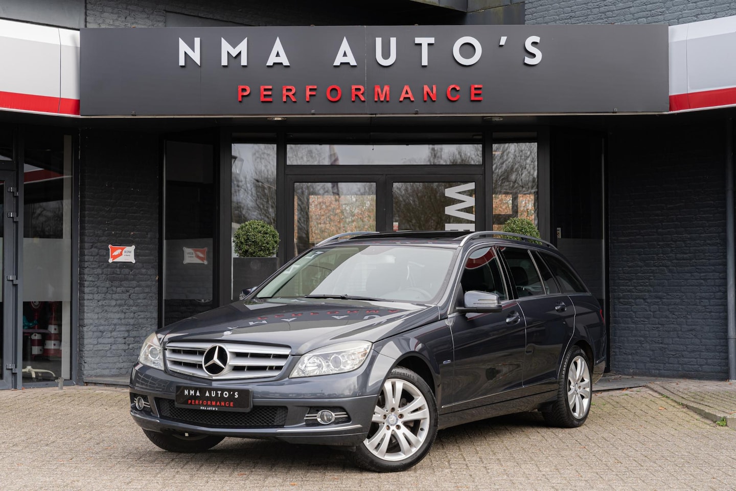 Mercedes-Benz C-klasse - 180 CGI BlueE Avantg. PANO / NAVI / CRUISE / PDC / STOELVERWARMING - AutoWereld.nl